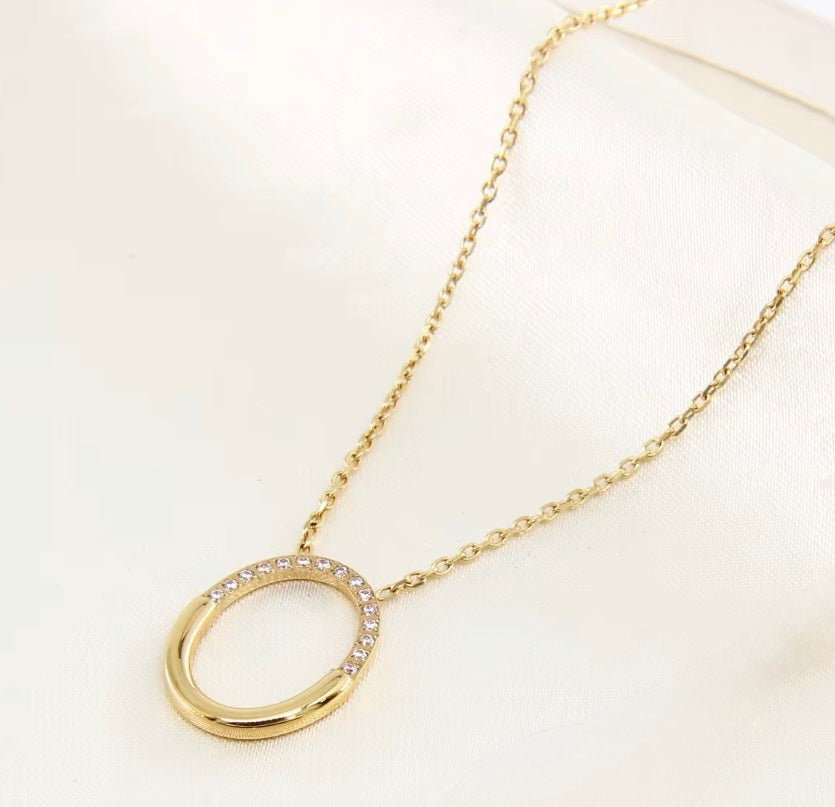 Élan Luxe Oval Necklace